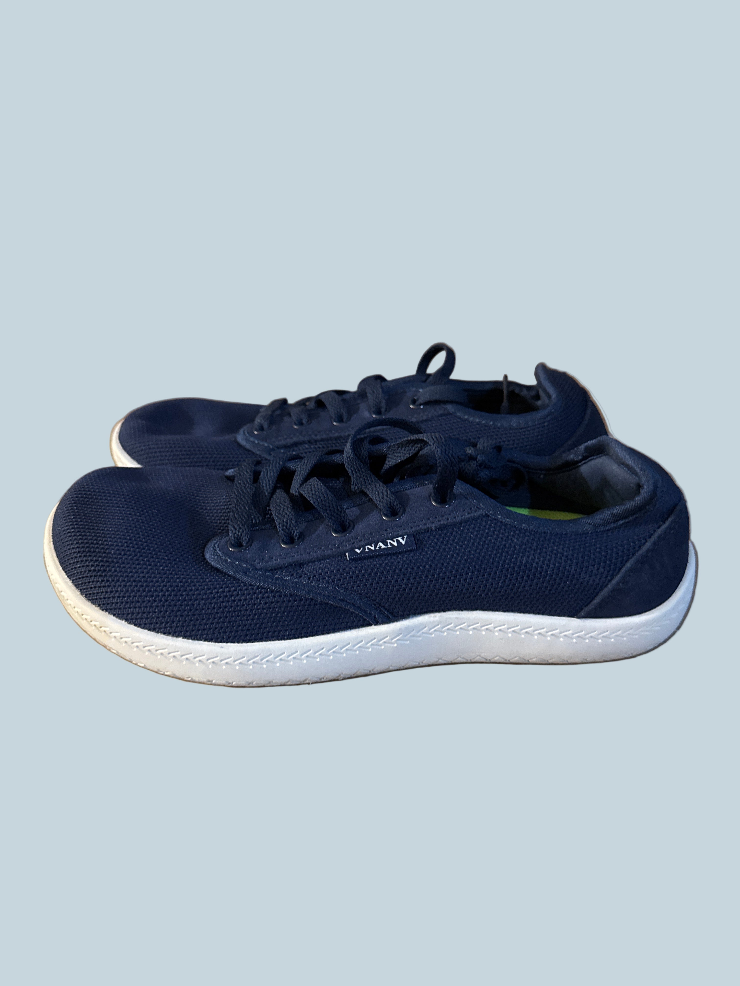 Vnanv. Men Wide Barefoot Walking Shoe. Secondhand.  Size 39