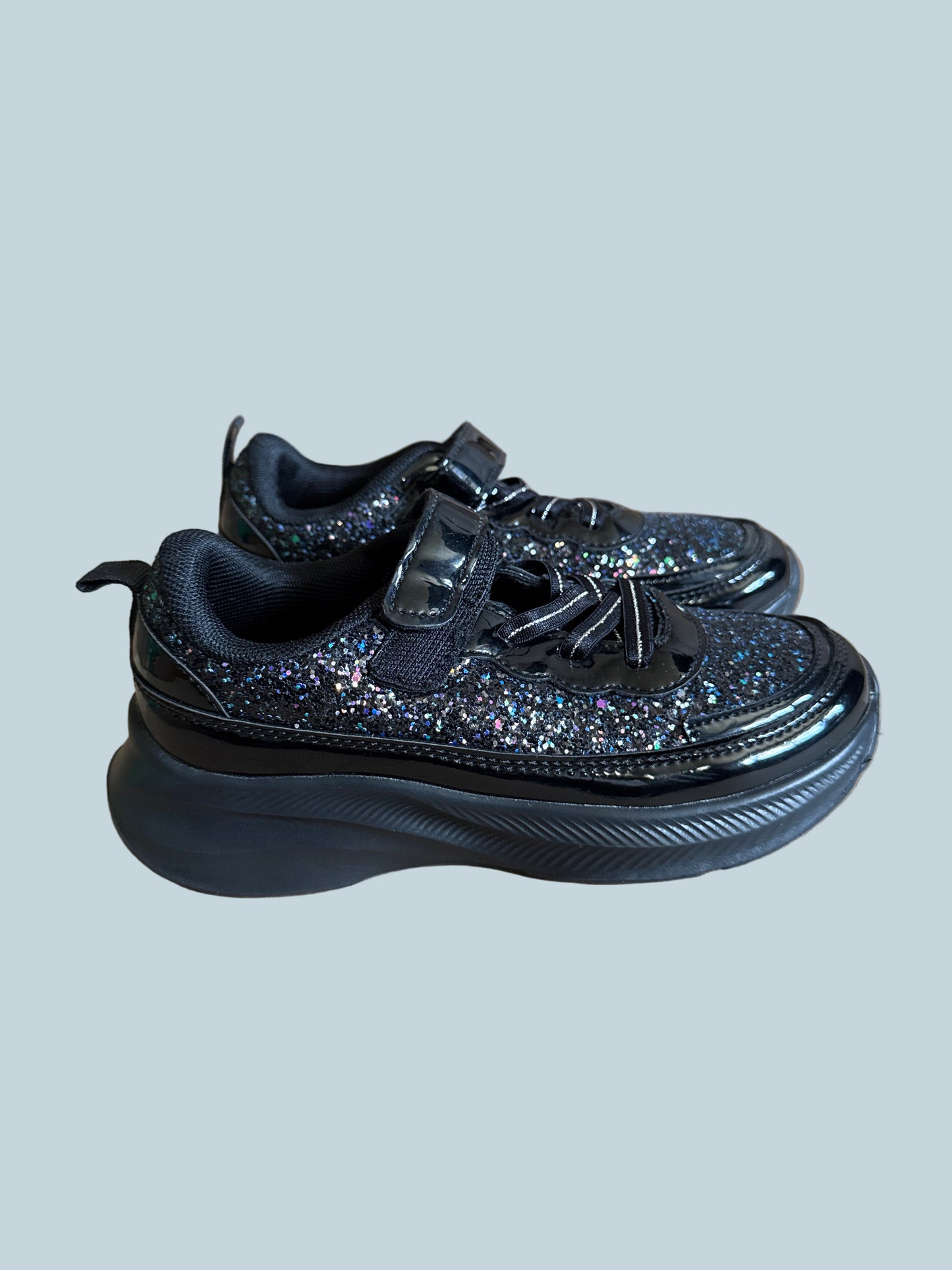 Kids Girls Athletic Shoe Sneakers. Like New. Kids Size 13