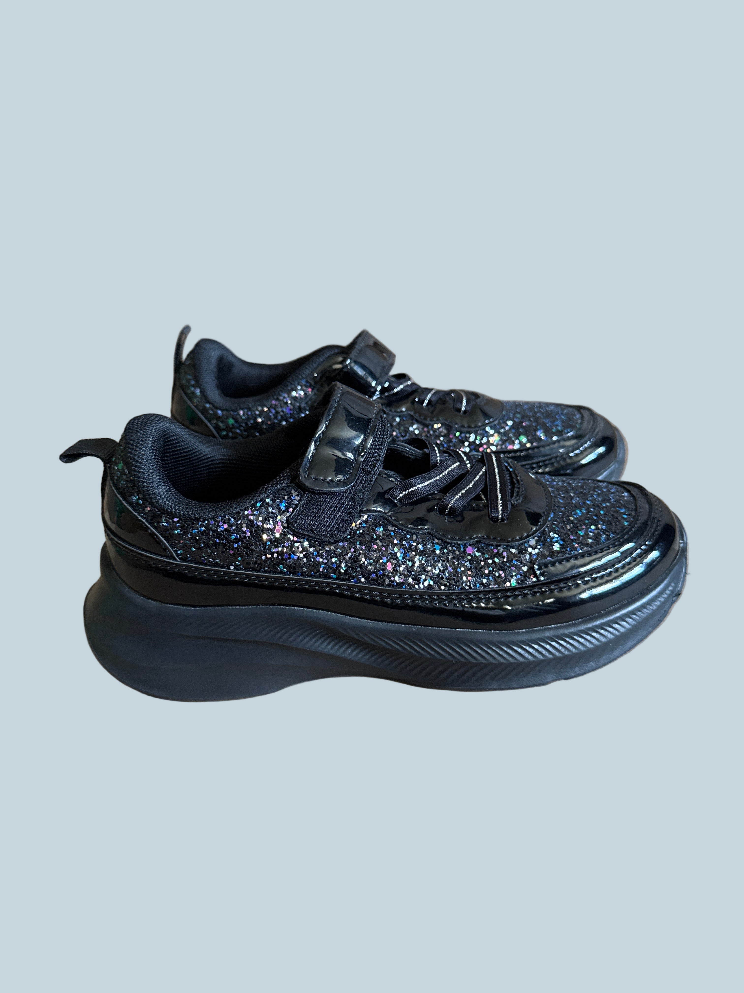 Kids Girls Athletic Shoe Sneakers. Like New. Kids Size 13