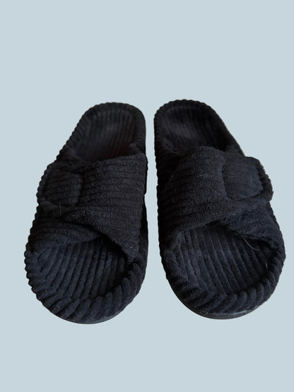 Men Slipon Shoe Slippers. Secondhand. Size   38