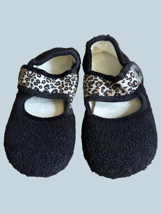 Women Fur Slippers Shoe. Secondhand. Size 40