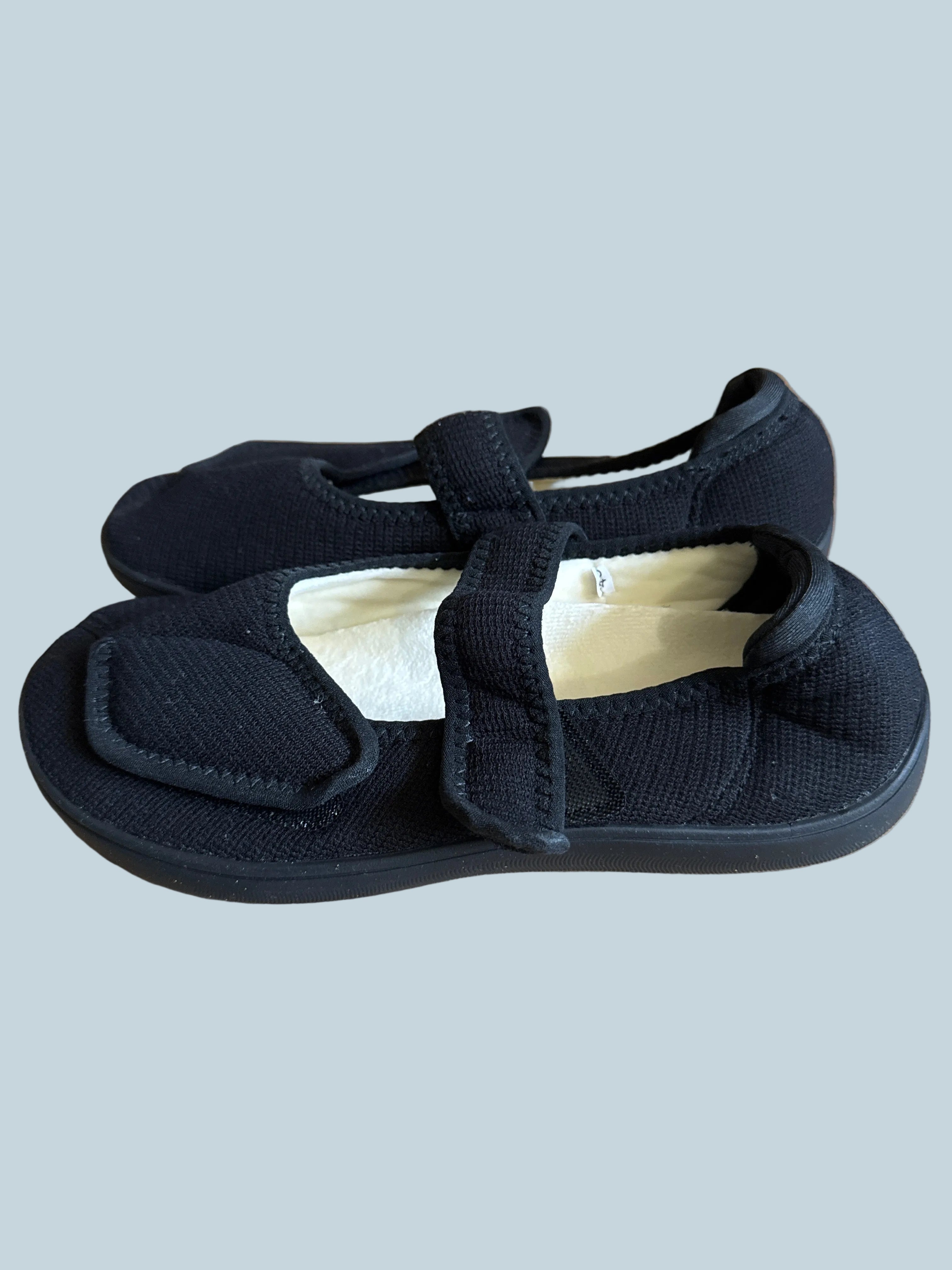 Women Slippers Shoe. Like New. Size 40