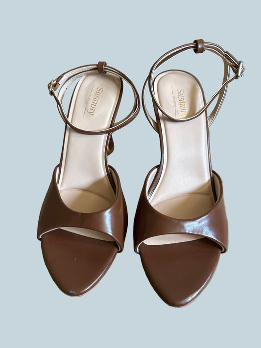 Sussany Women Heeled Shoe Sandals. Secondhand. Size 10