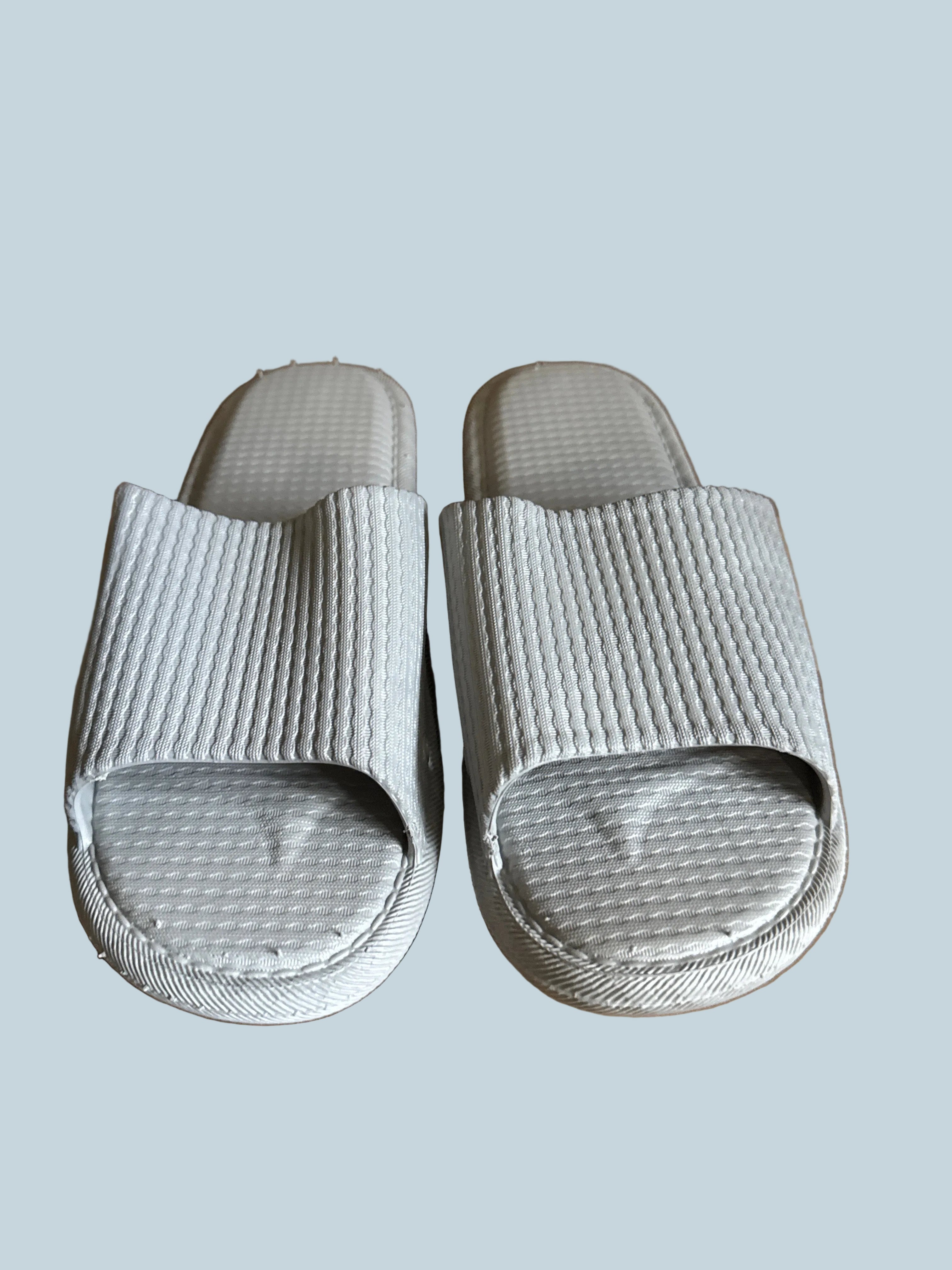 Men Slide Shoe Slippers. Like New. Size 44-45