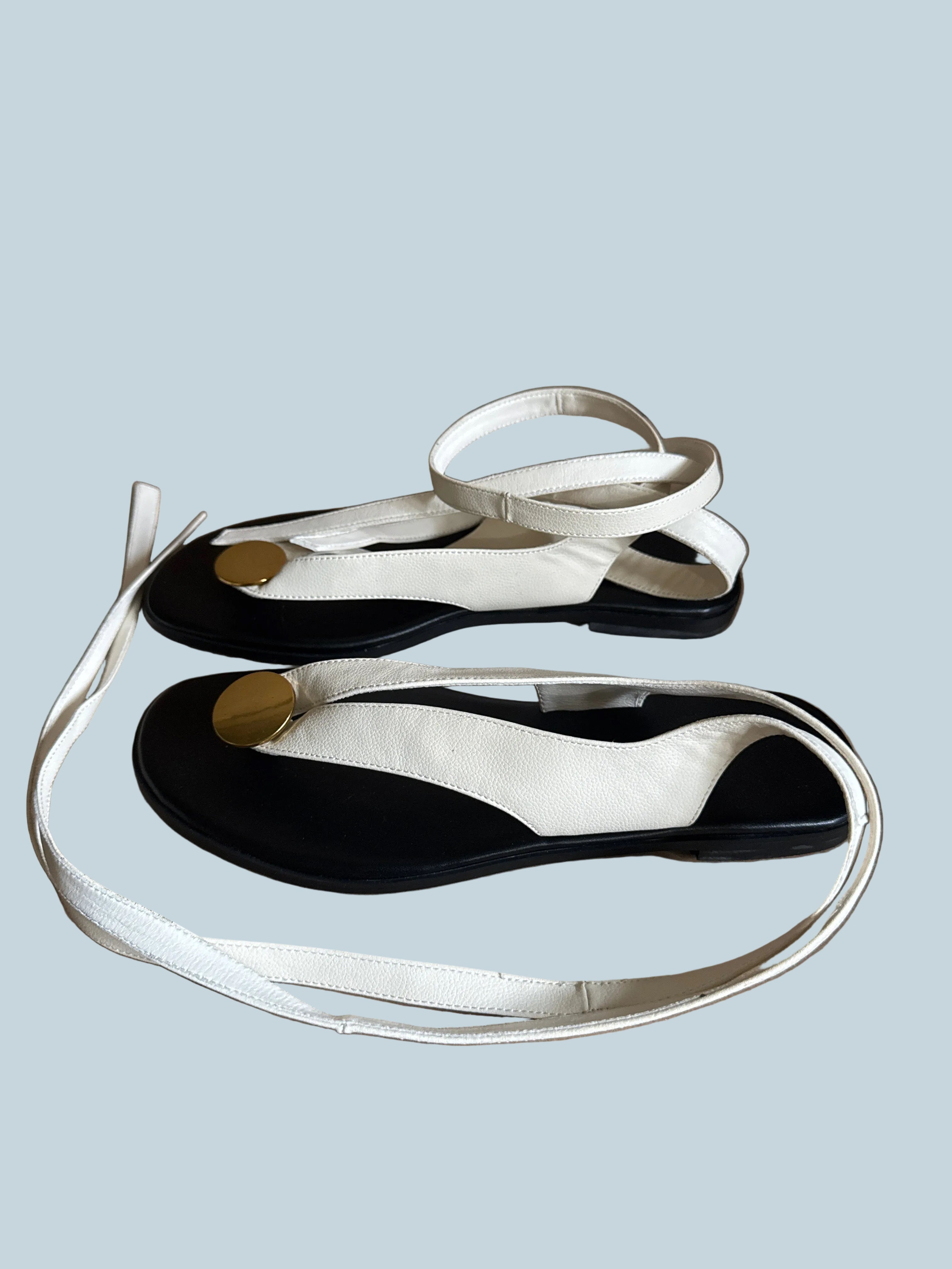 Women beach Shoe Sandals Flat. Like New. Size 9