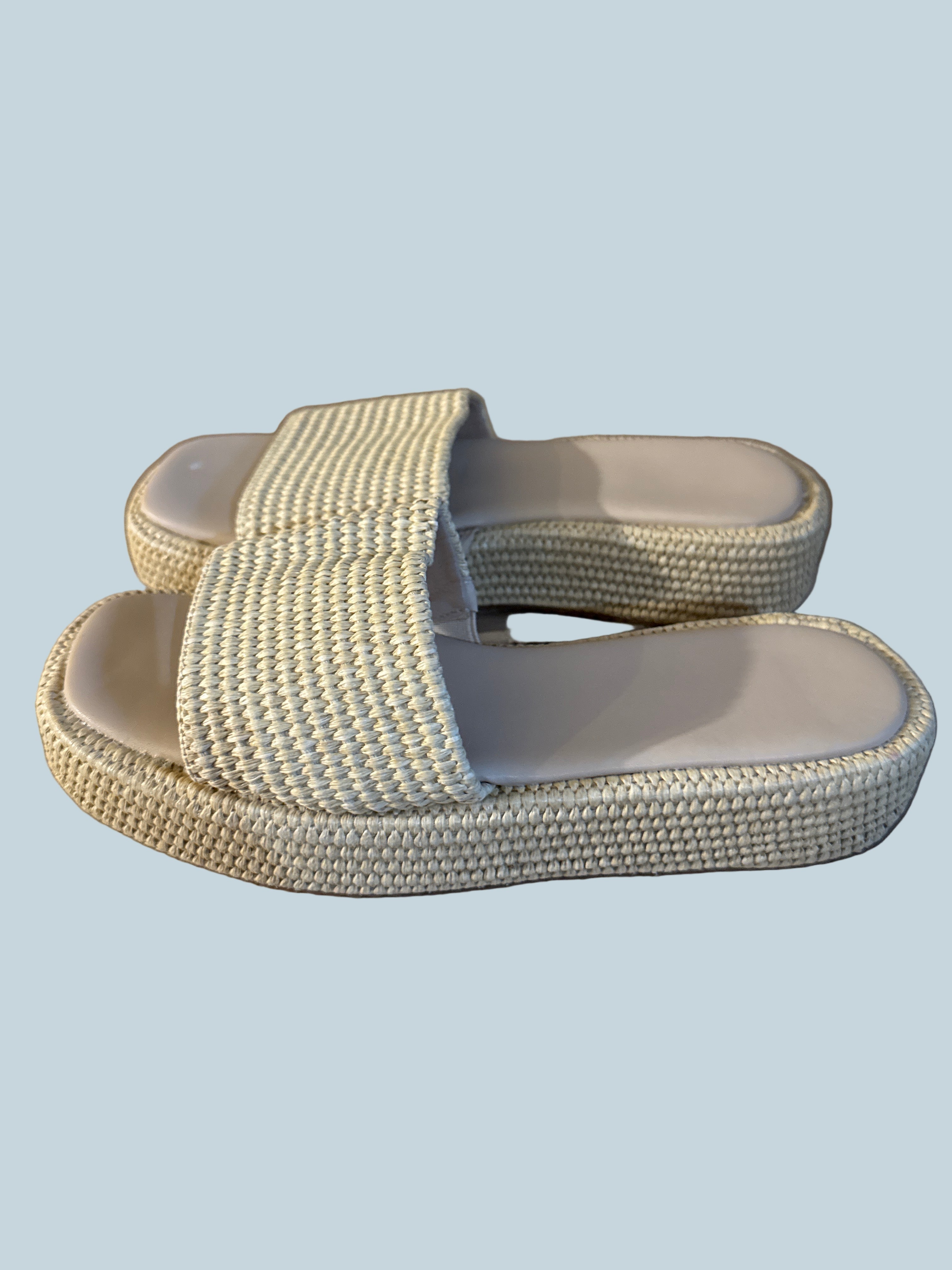 Women Platform Slide Shoe Sandals. Like New. Size 8