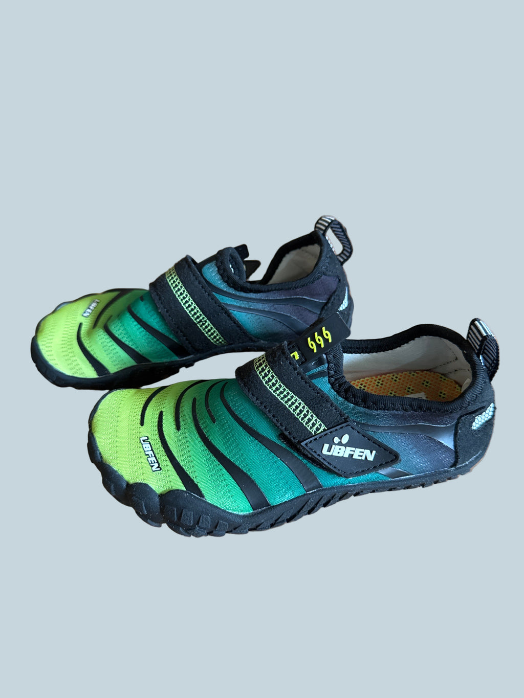 Ubfen Kids Boys Athletic water Shoe. Second hand . Toddler size 28