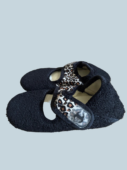 Women Fur Slippers Shoe. Secondhand. Size 40