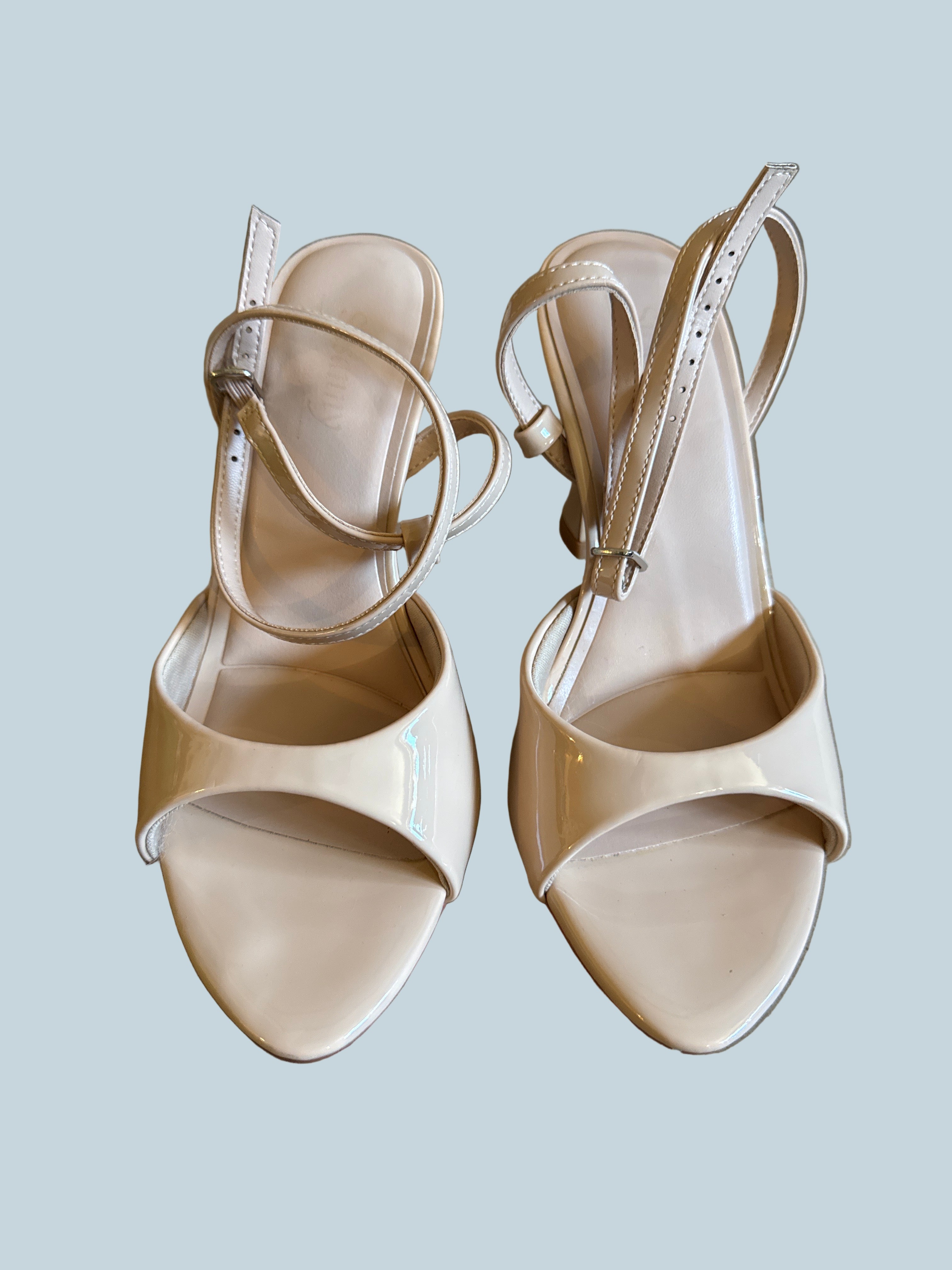 Susan Women Heeled Shoe Sandals Like New. Size 6