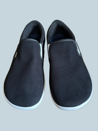Whitin Canvas Slipon Men Women Shoe. Like New. Size 41