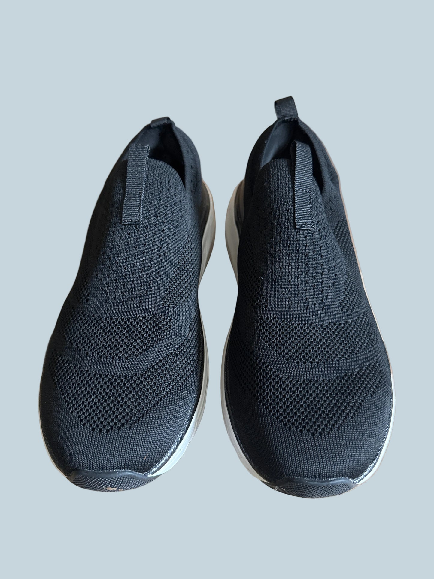 STQ Men Women Walking Shoe. Like New. Size 8.5