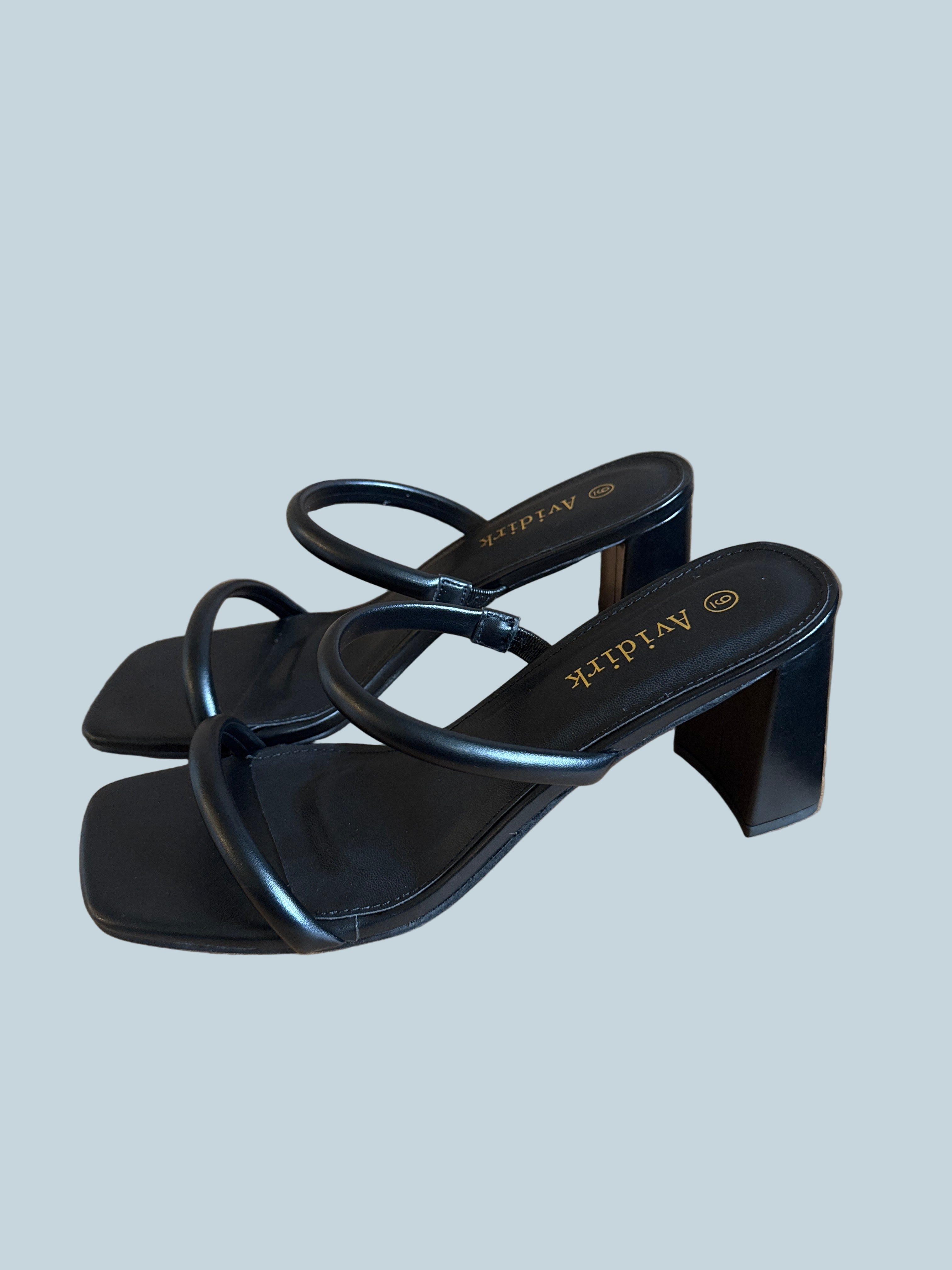 Avidirk Women Low Heeled Slide Shoe Sandals. Like New. Size 9