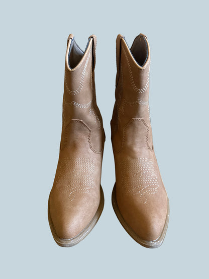 IXU Women Mid Calf Block Heeled Cowboy Boot. Like New. Size 5.5