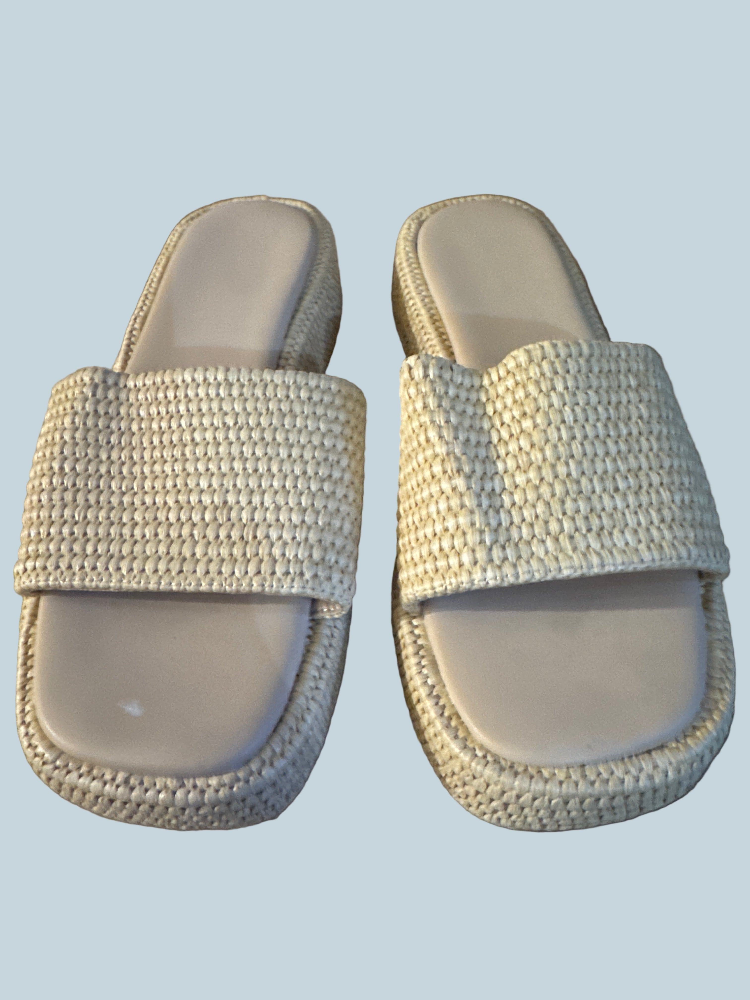 Women Platform Slide Shoe Sandals. Like New. Size 8