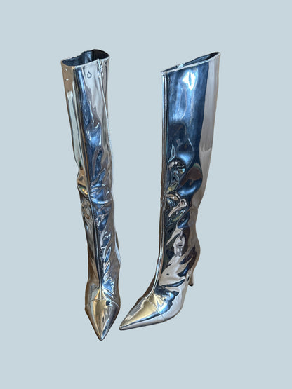 Arqa Studio Women Knee High Boot. Like New. Size 8