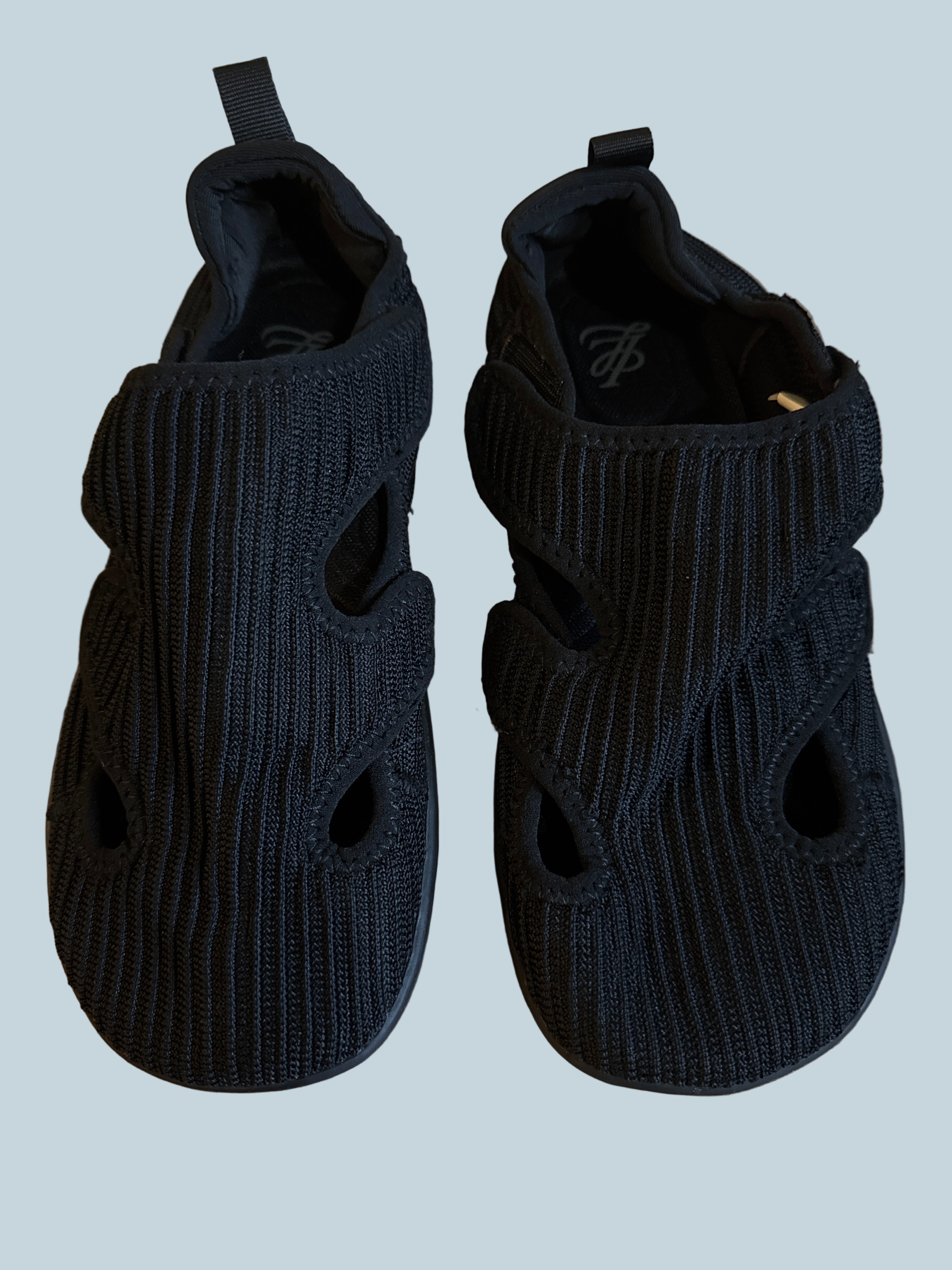 Men Athletic walking Shoe. Like New. Size 39