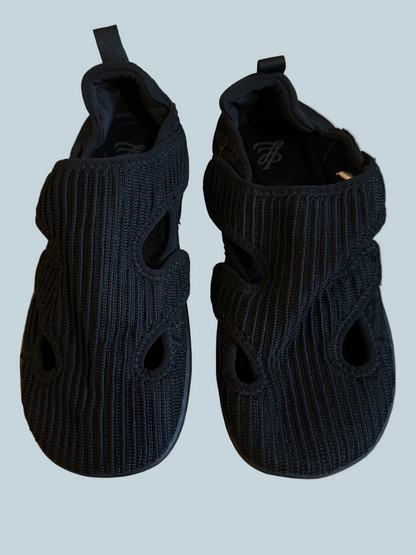 Men Athletic walking Shoe. Like New. Size 39