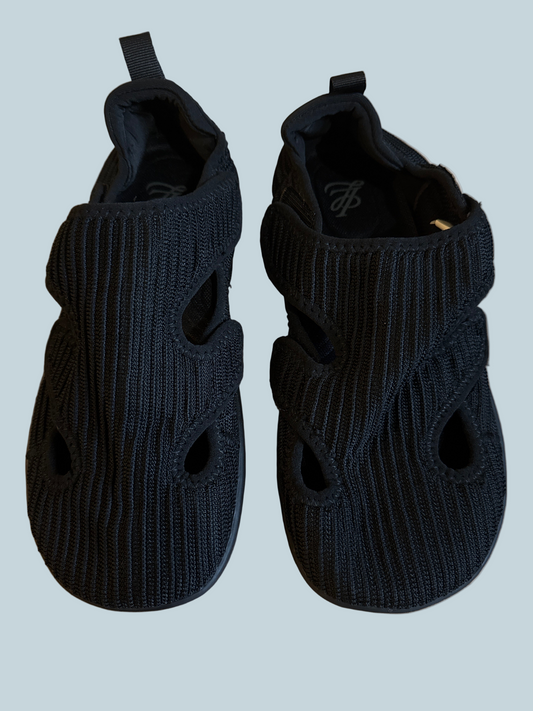 Men Athletic walking Shoe. Like New. Size 39