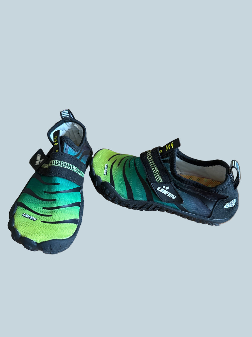 Ubfen Kids Boys Athletic water Shoe. Second hand . Toddler size 28