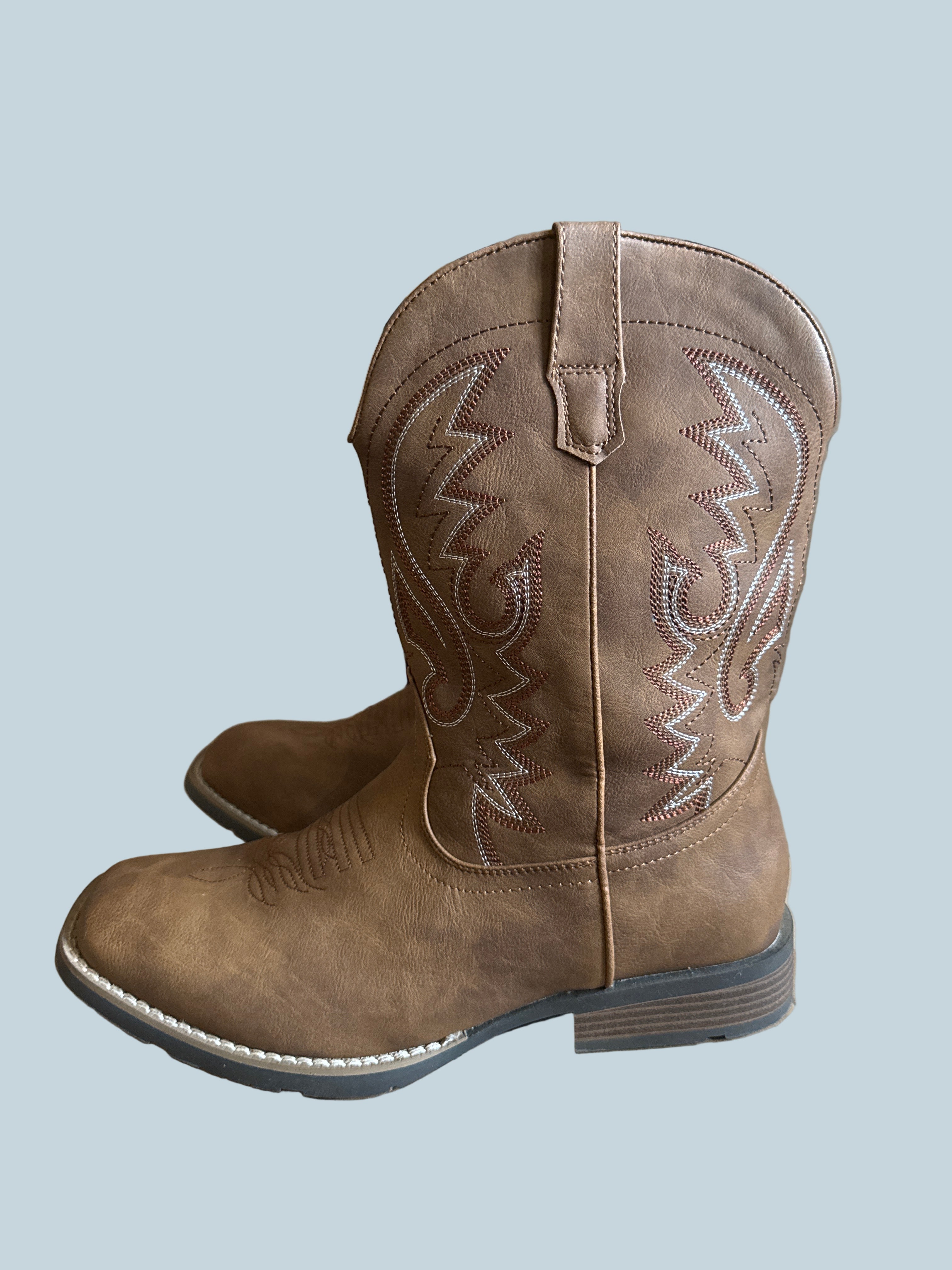 IUV Women Mid Calf Cowboy Boot. Men. Secondhand. Size 9.5