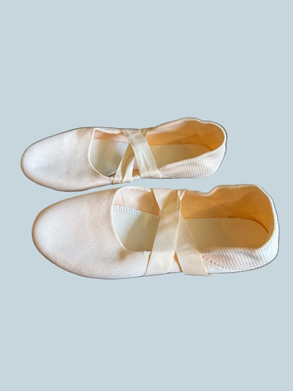 Women Ballet Dance Shoe. Like New. Size 7.5