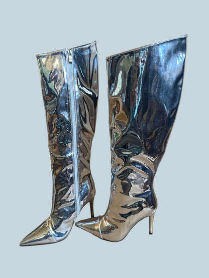 Arqa Studio Women Knee High Boot. Like New. Size 8