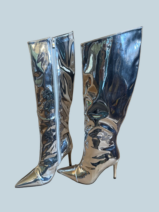 Arqa Studio Women Knee High Boot. Like New. Size 8