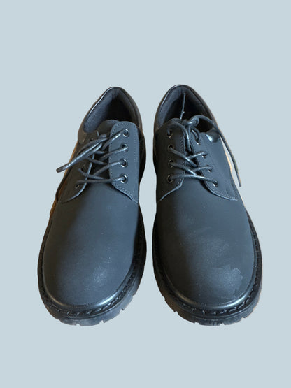 IUY Women Oxford shoe. Like New. Size 41