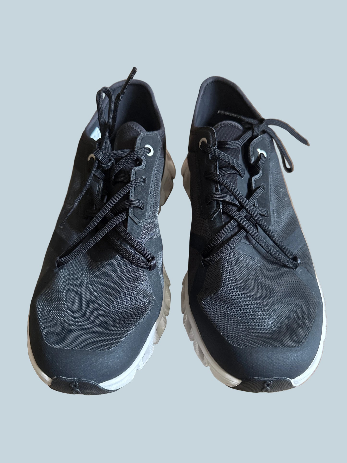 QC. Men Women Walking/ Running Shoe. Size 9.5