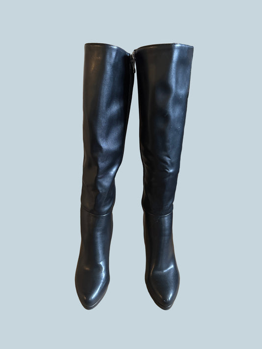 Women Knee-high boot. Secondhand. Size 6