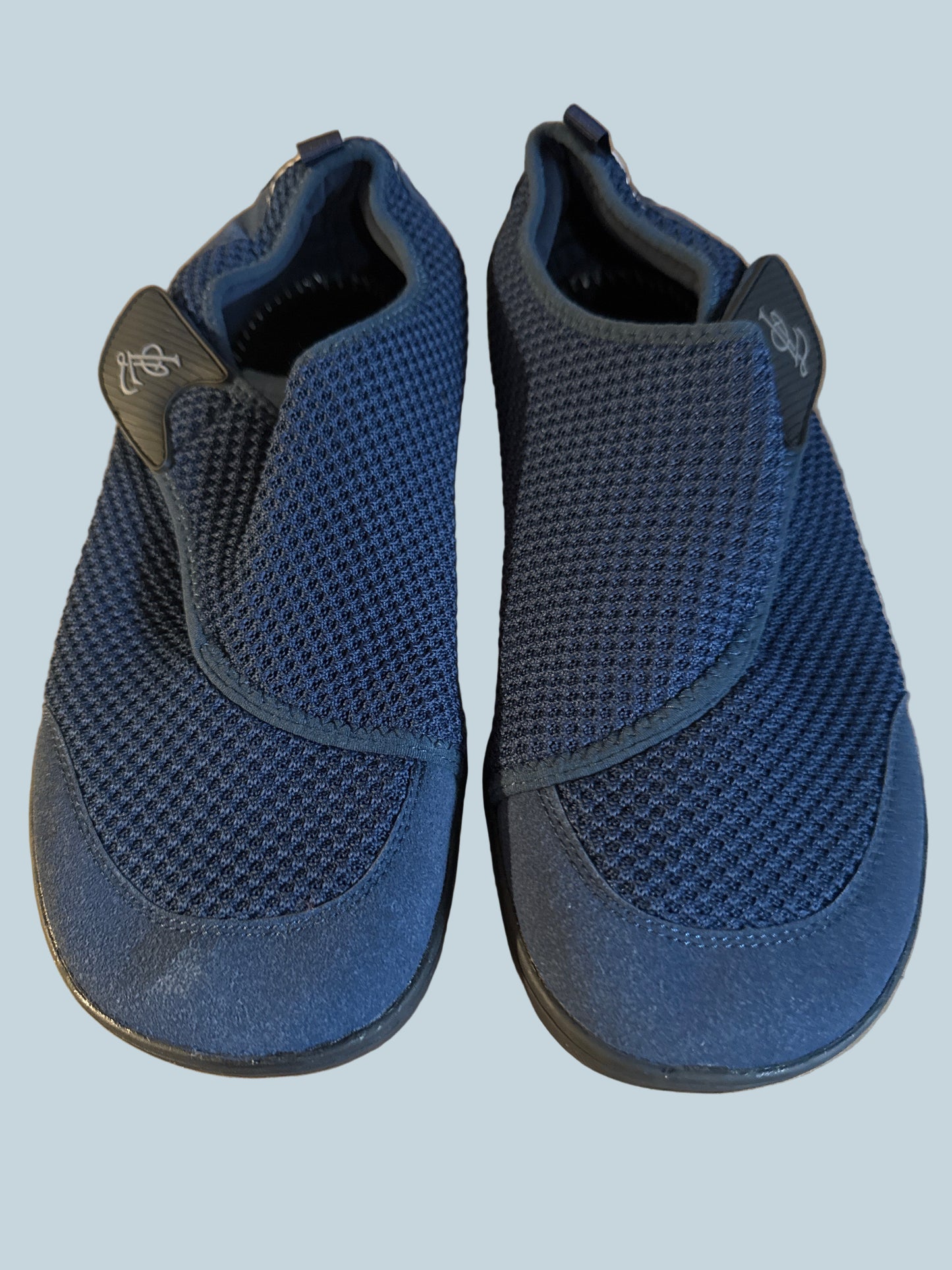 Men Barefoot Athletic Walking Shoe. Like New. Size 48