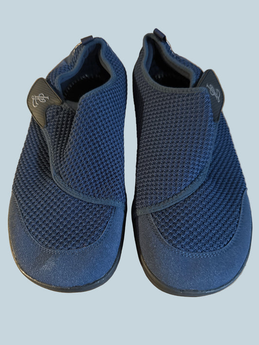Men Barefoot Athletic Walking Shoe. Like New. Size 48