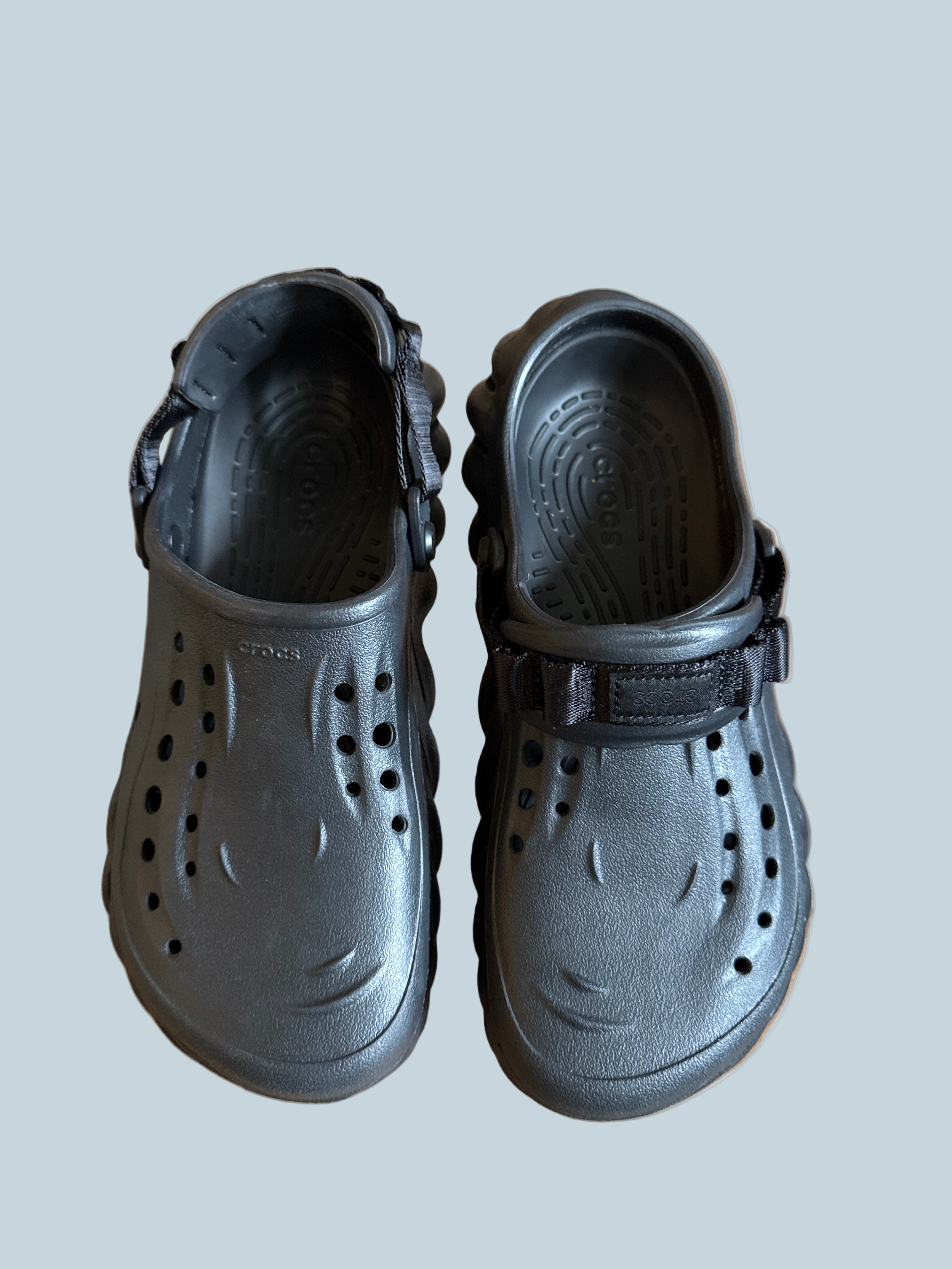 Crocs Men Women Slipon Shoe Sandals. Like New. Size 10