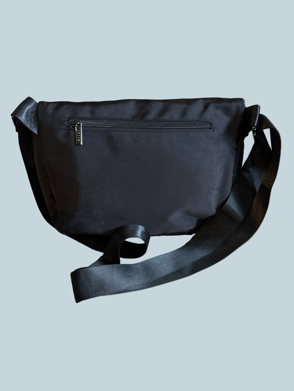 Osoce Crossbody Bag. Like New. Size Small