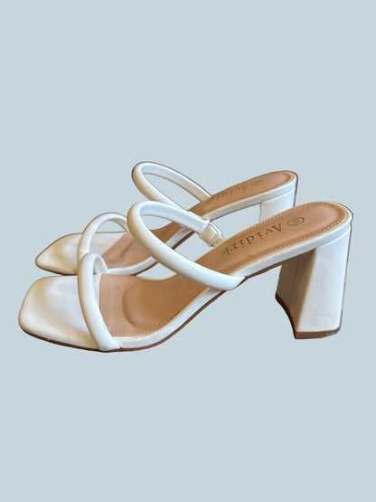 Avidirk Women Heeled Slide Sandals. Secondhand. Size 6.5