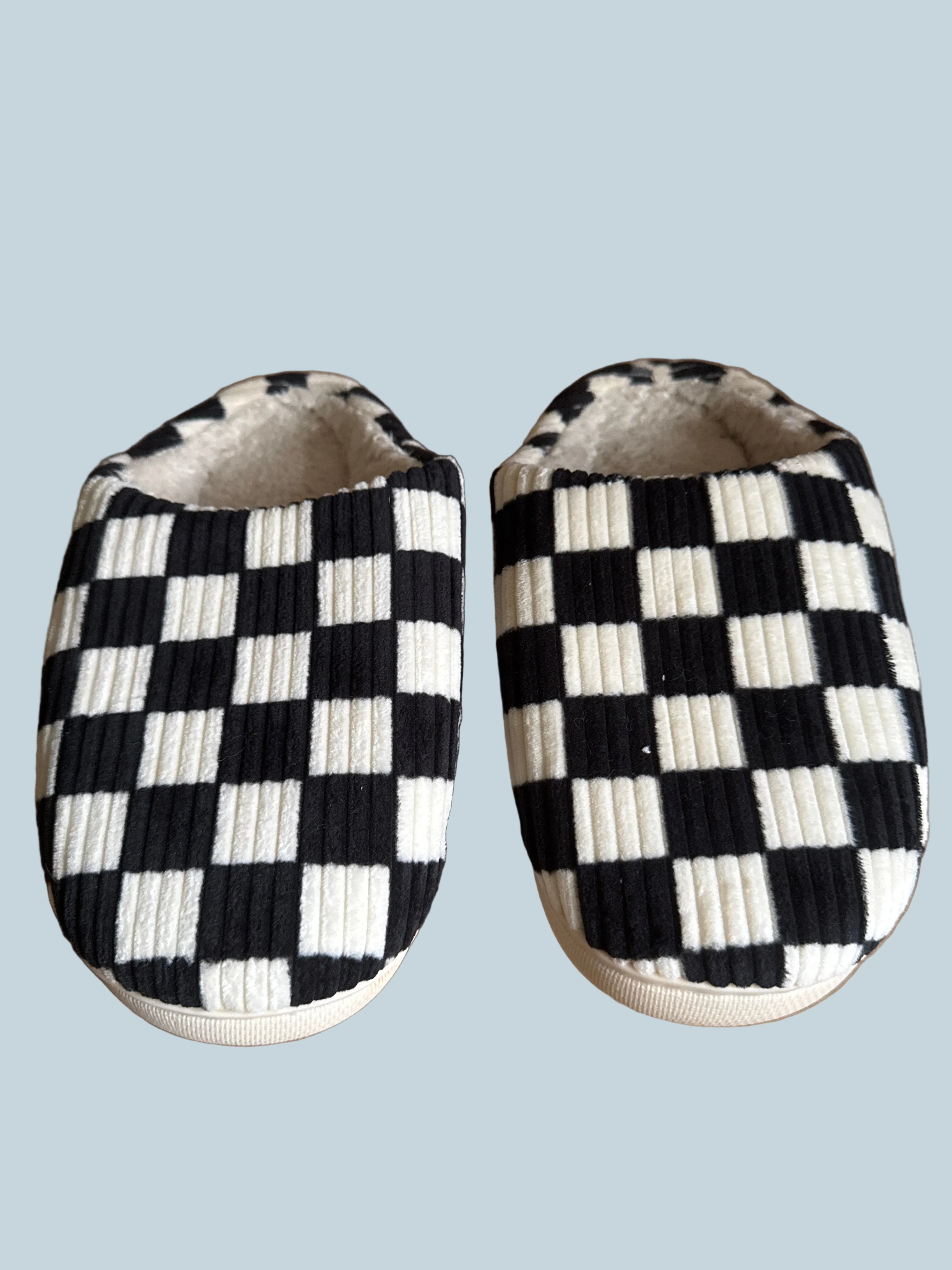 Men Slipon Shoe Slippers. Secondhand. Size  42-43