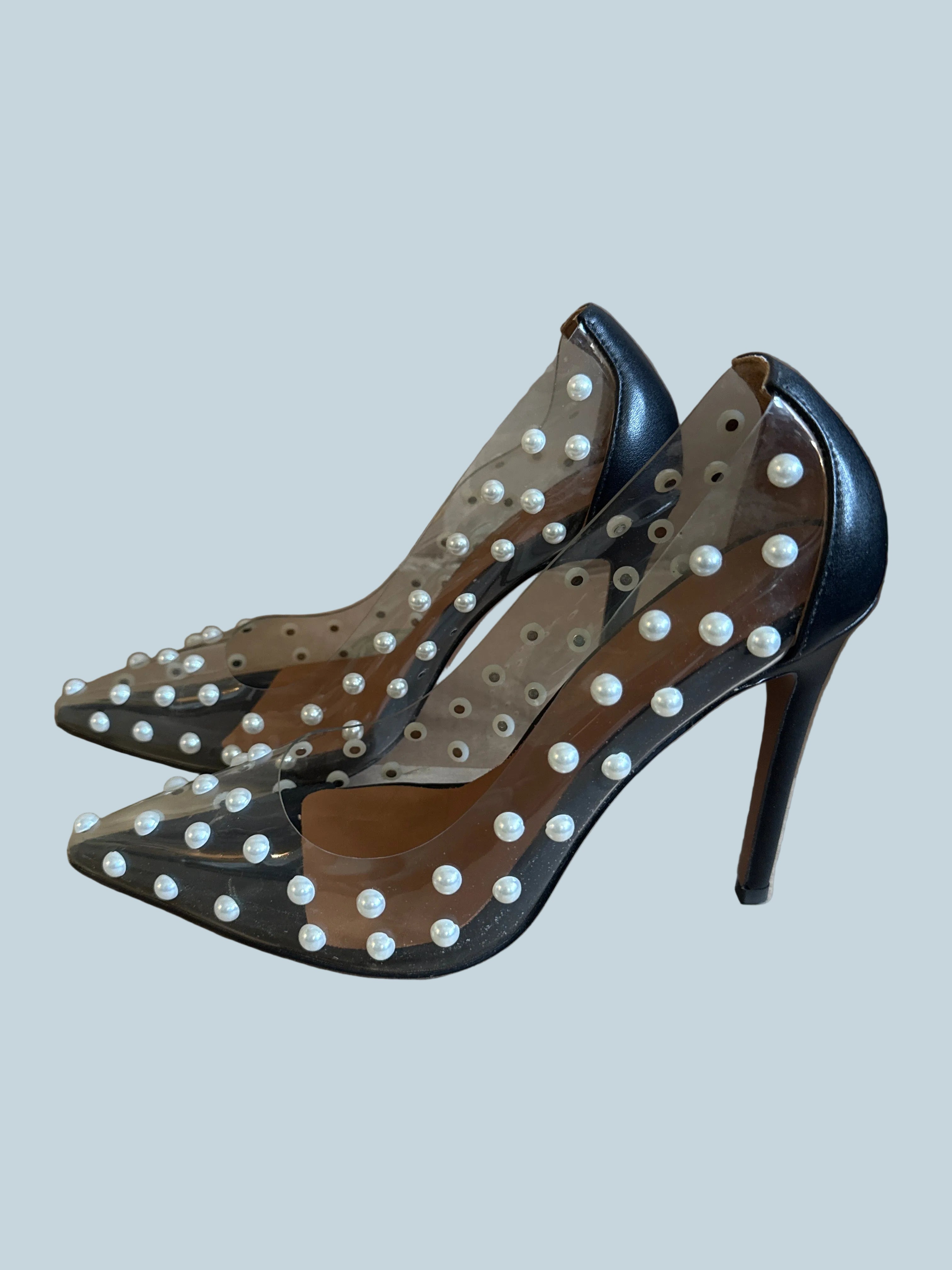 Iadore Women High Heeled Pump with Studded Pearls. Secondhand. Size 8