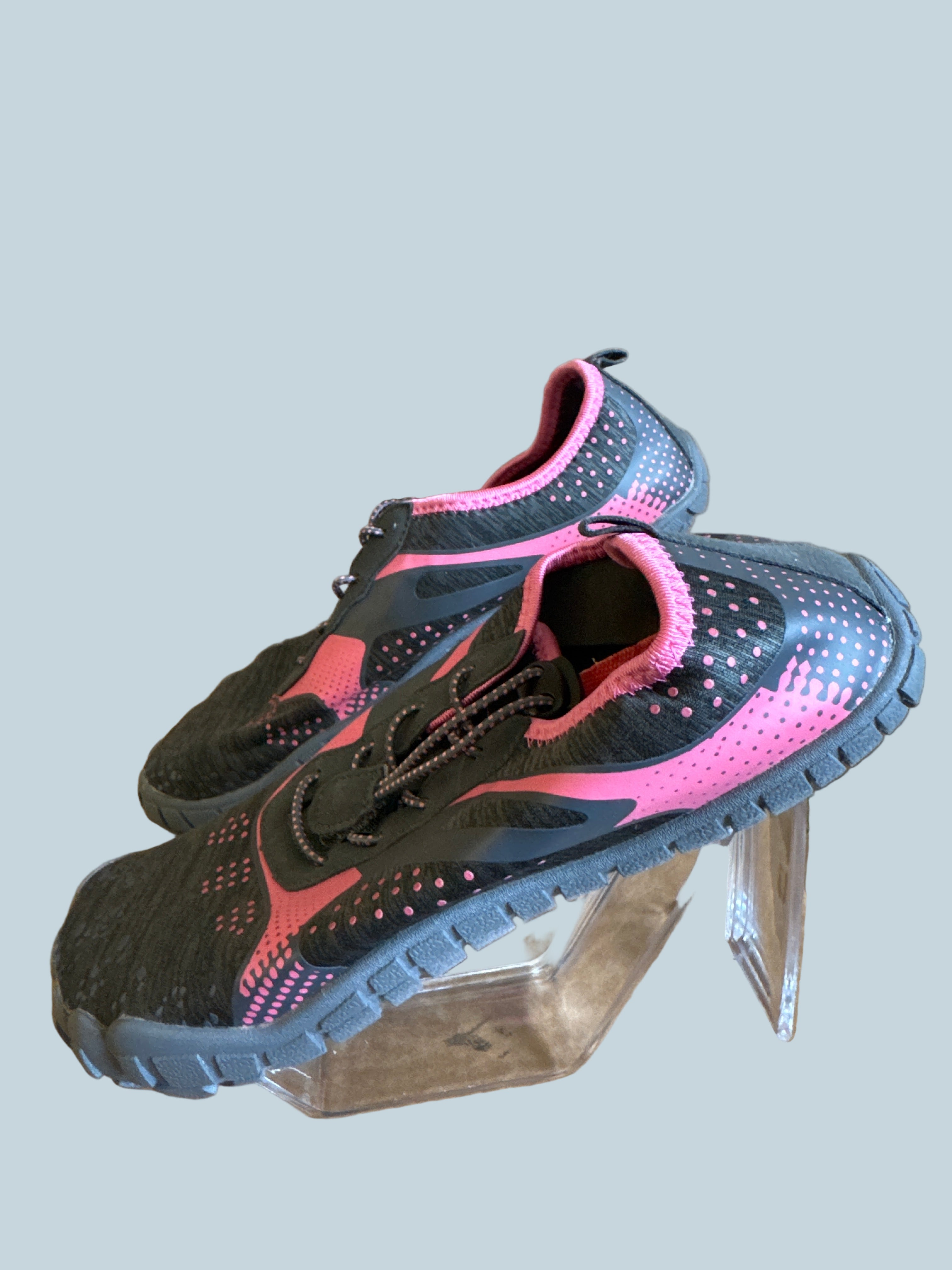 Nortiv8 Women Athletic Water Shoe. Second hand. Size 8.5