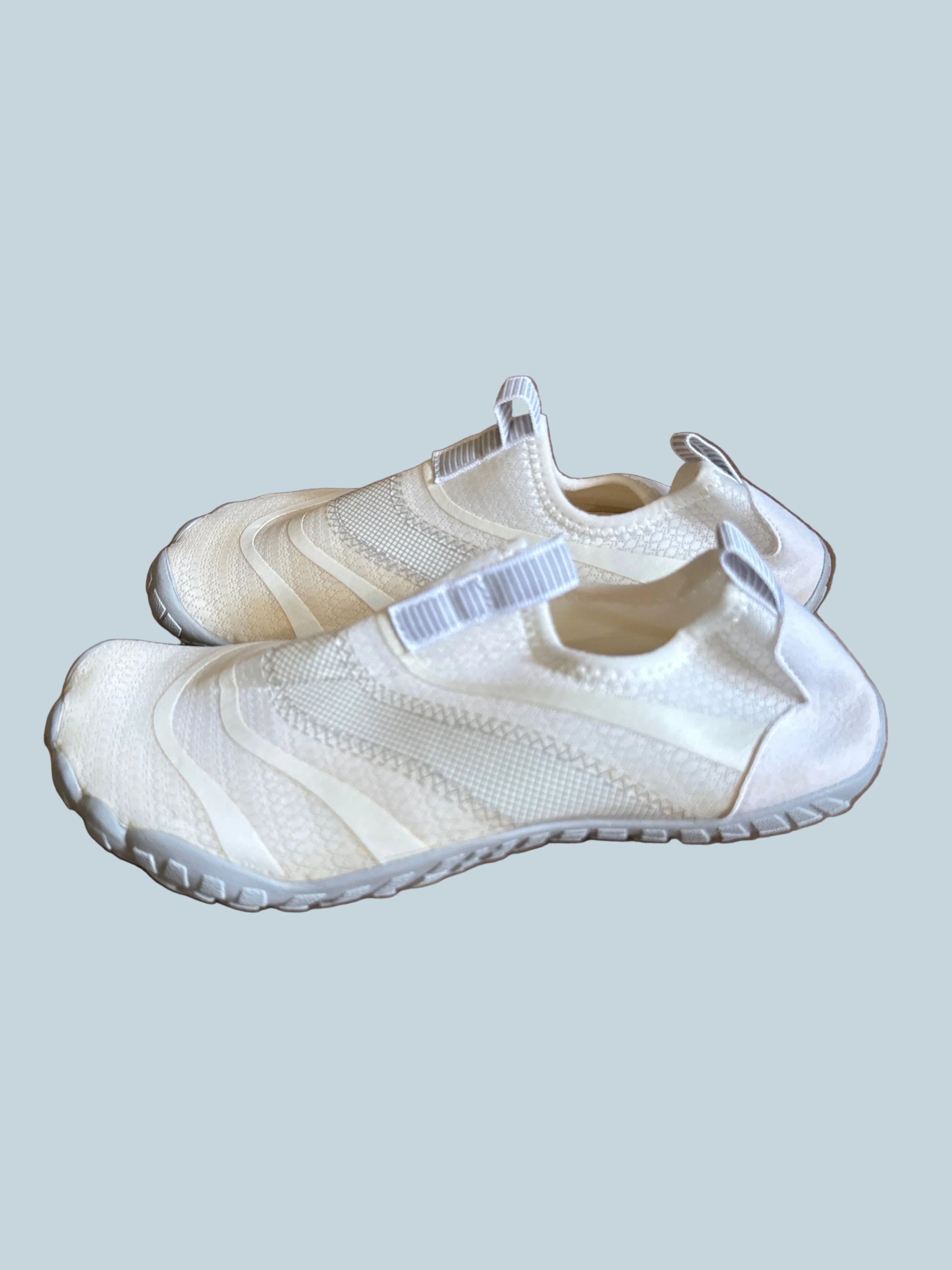 Barefoot Women Lace Up Athletic Water Shoe. Like New. Size 38