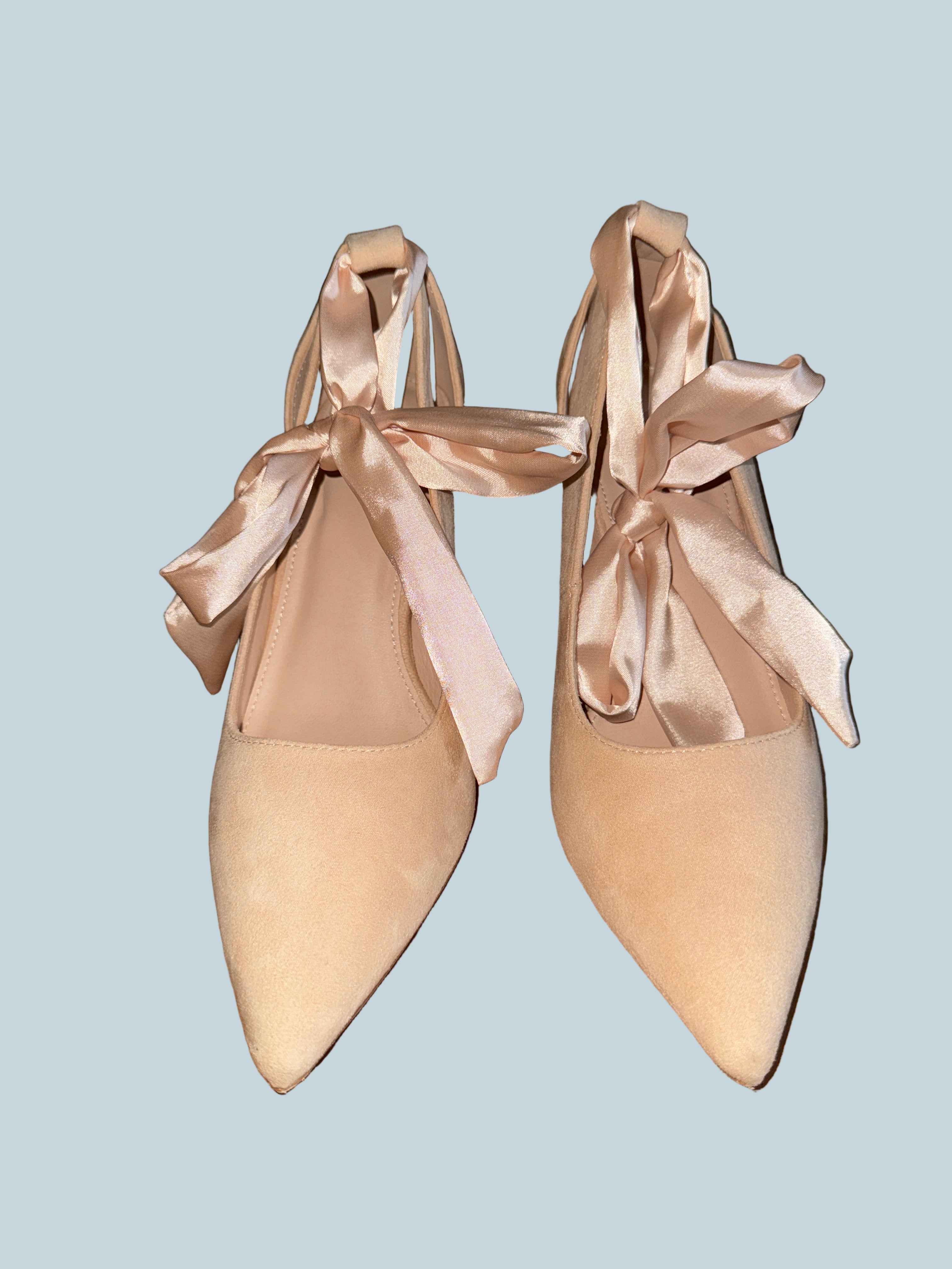 ZBY Women Kitten Heeled Ankle lace  pump Shoe. Shoe Like New. Size 7