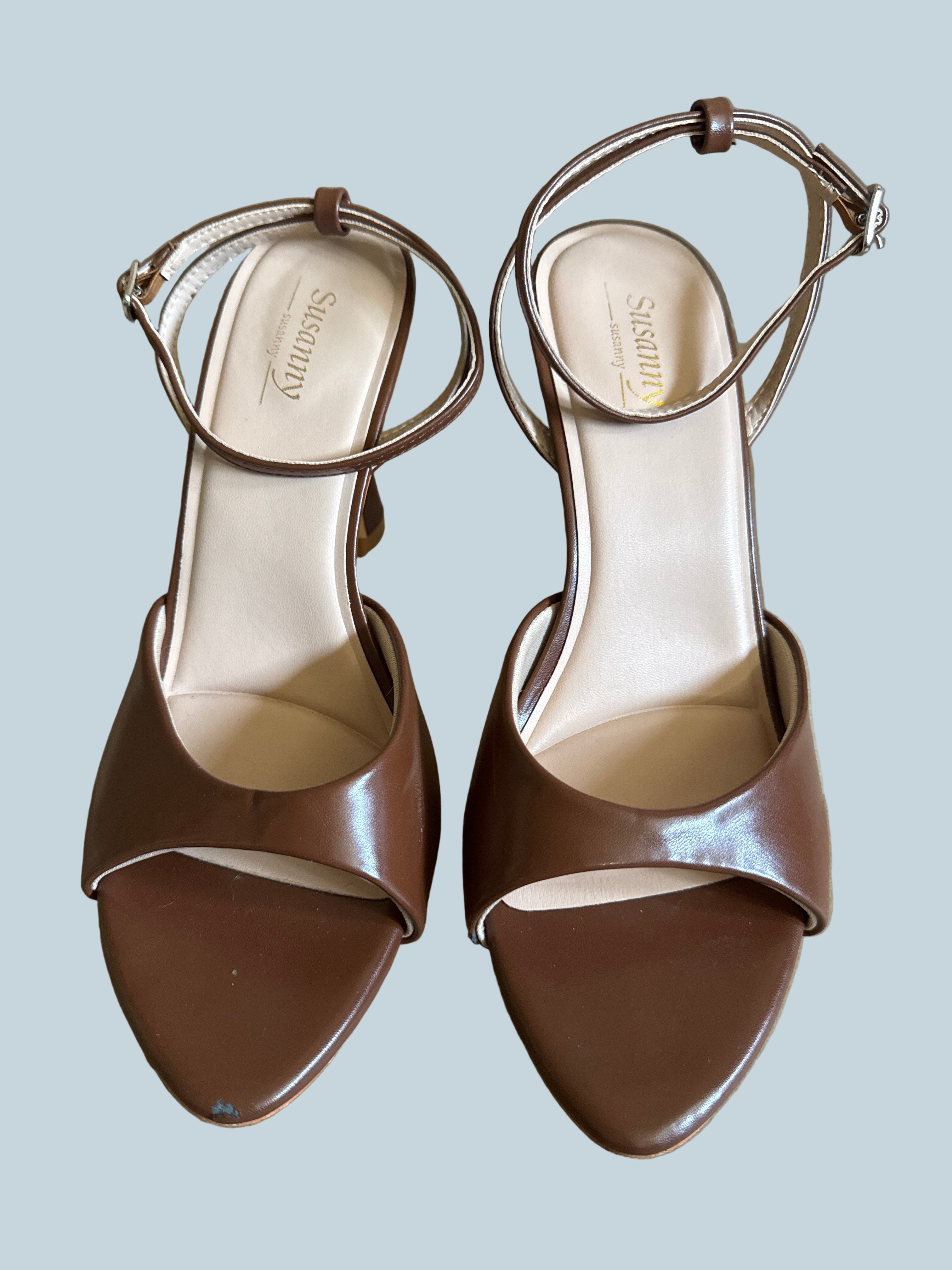 Sussany Women Heeled Shoe Sandals. Secondhand. Size 10