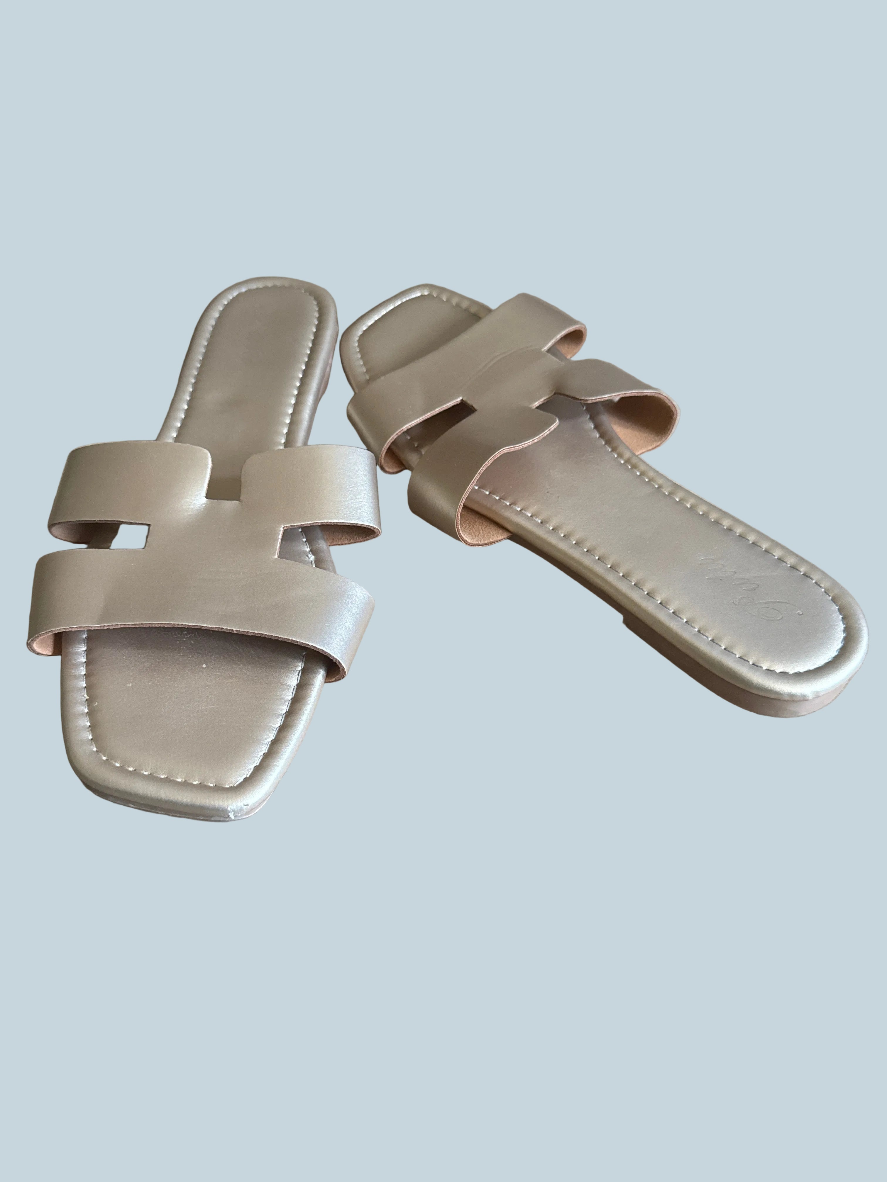 Women Slide Shoe Sandals Flat. Secondhand. Size 10