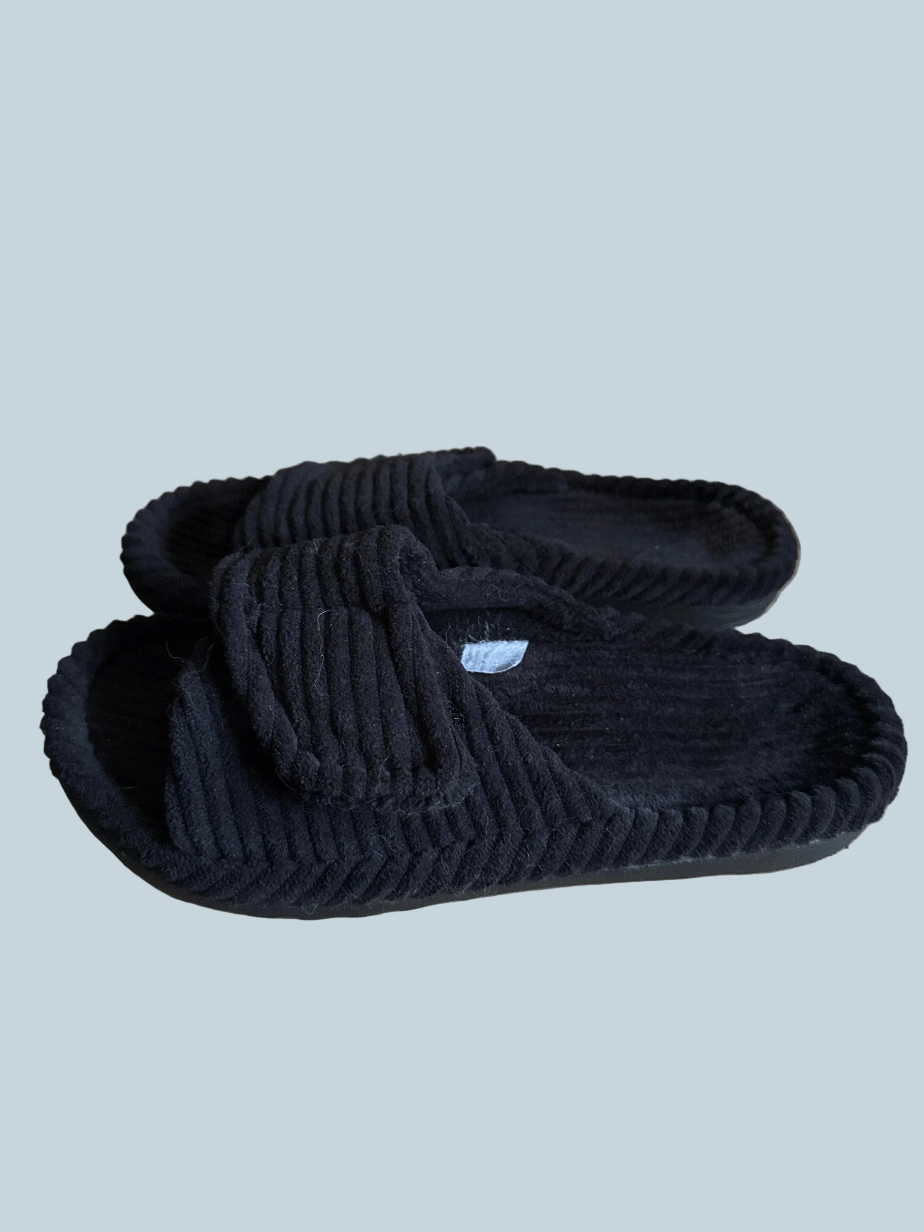 Men Slipon Shoe Slippers. Secondhand. Size   38