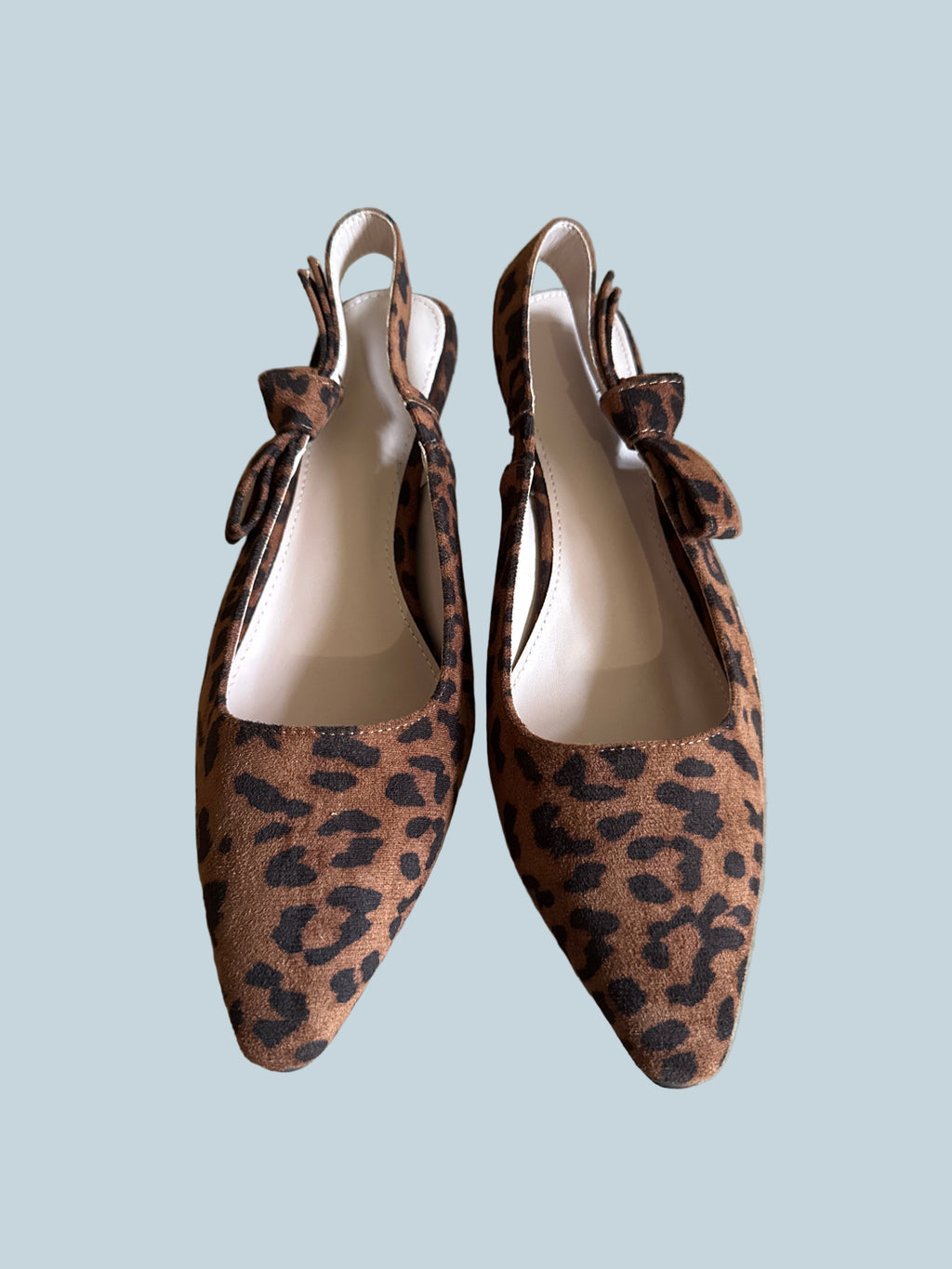 Women Kitten Heeled Slingback Pump Shoe. Like New. Size 9