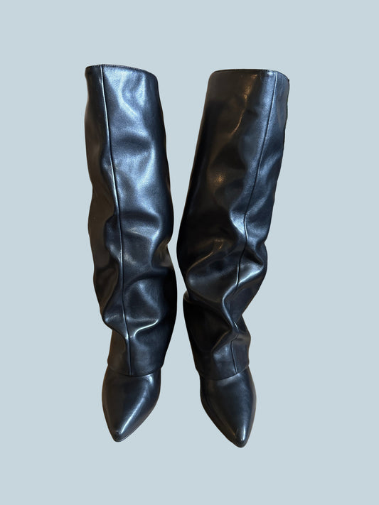 Women Knee-high boot. Secondhand. Size 8