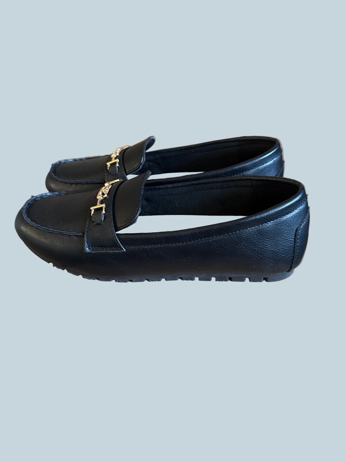 Women Loafer Slide Flat Shoe. Like New. Size 8