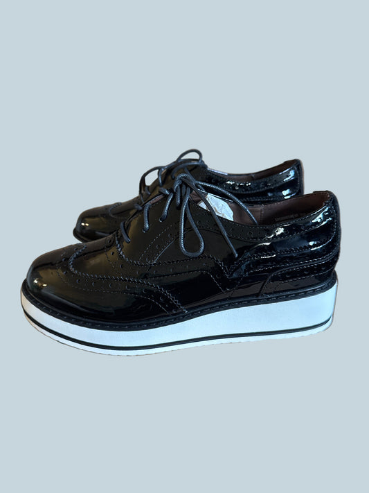 Dream Pairs Women Dress Shoe. Like New. Size 8