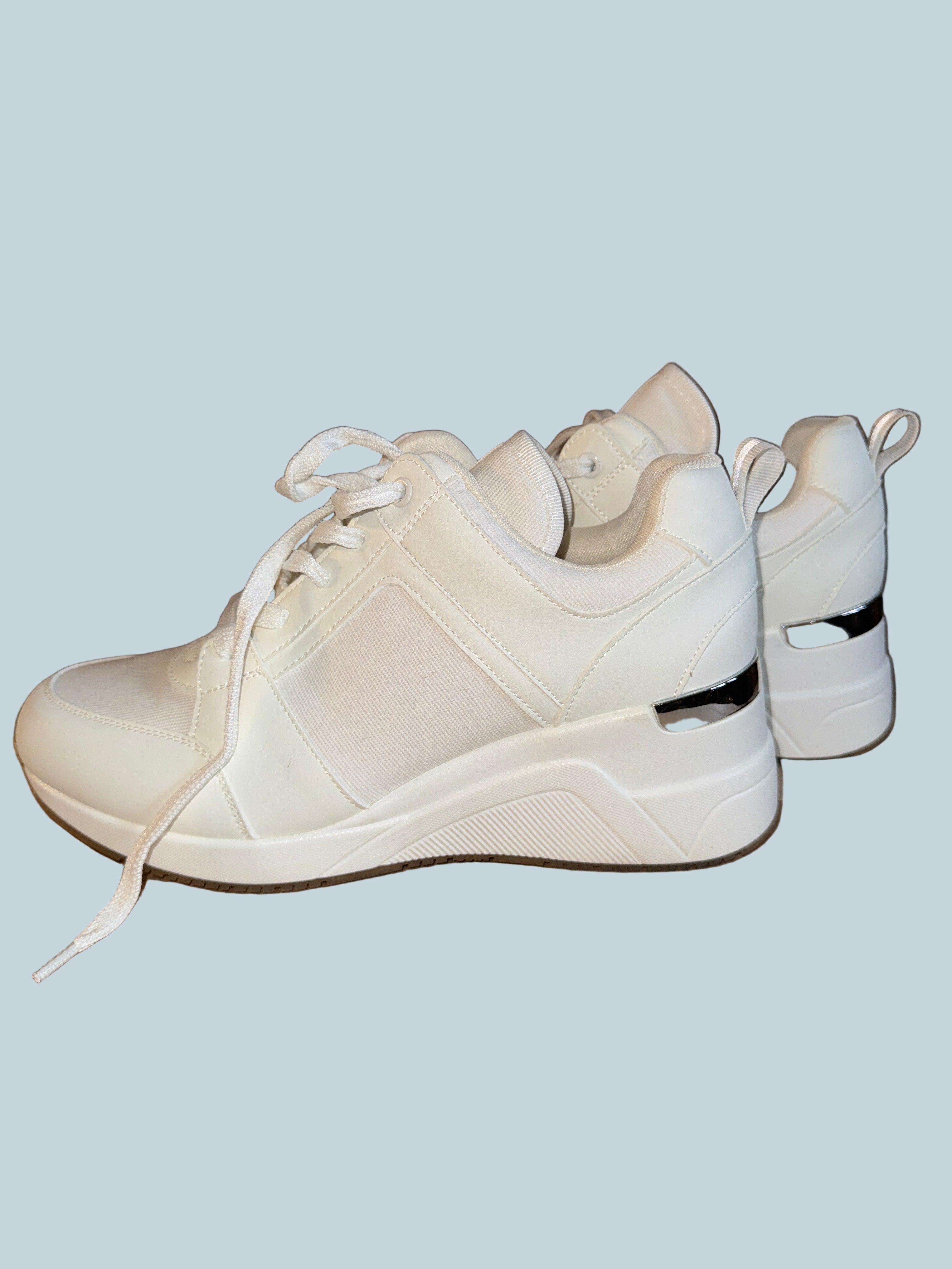 Women Fashion Wedge Shoe Sneakers. Like New. Size 10