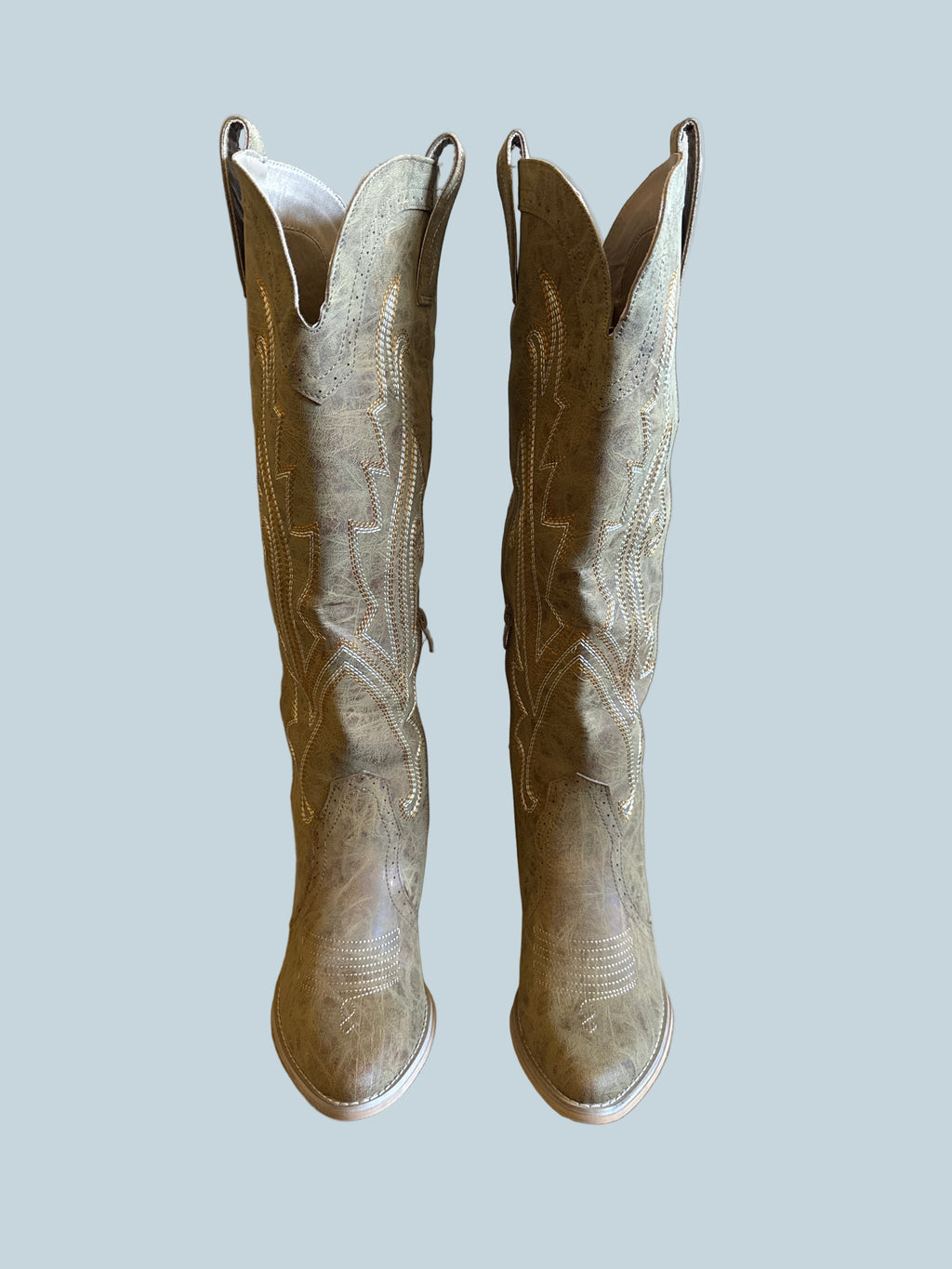 Dream Pairs Women Knee-high Cowboy Boot.  Like New. Size 8