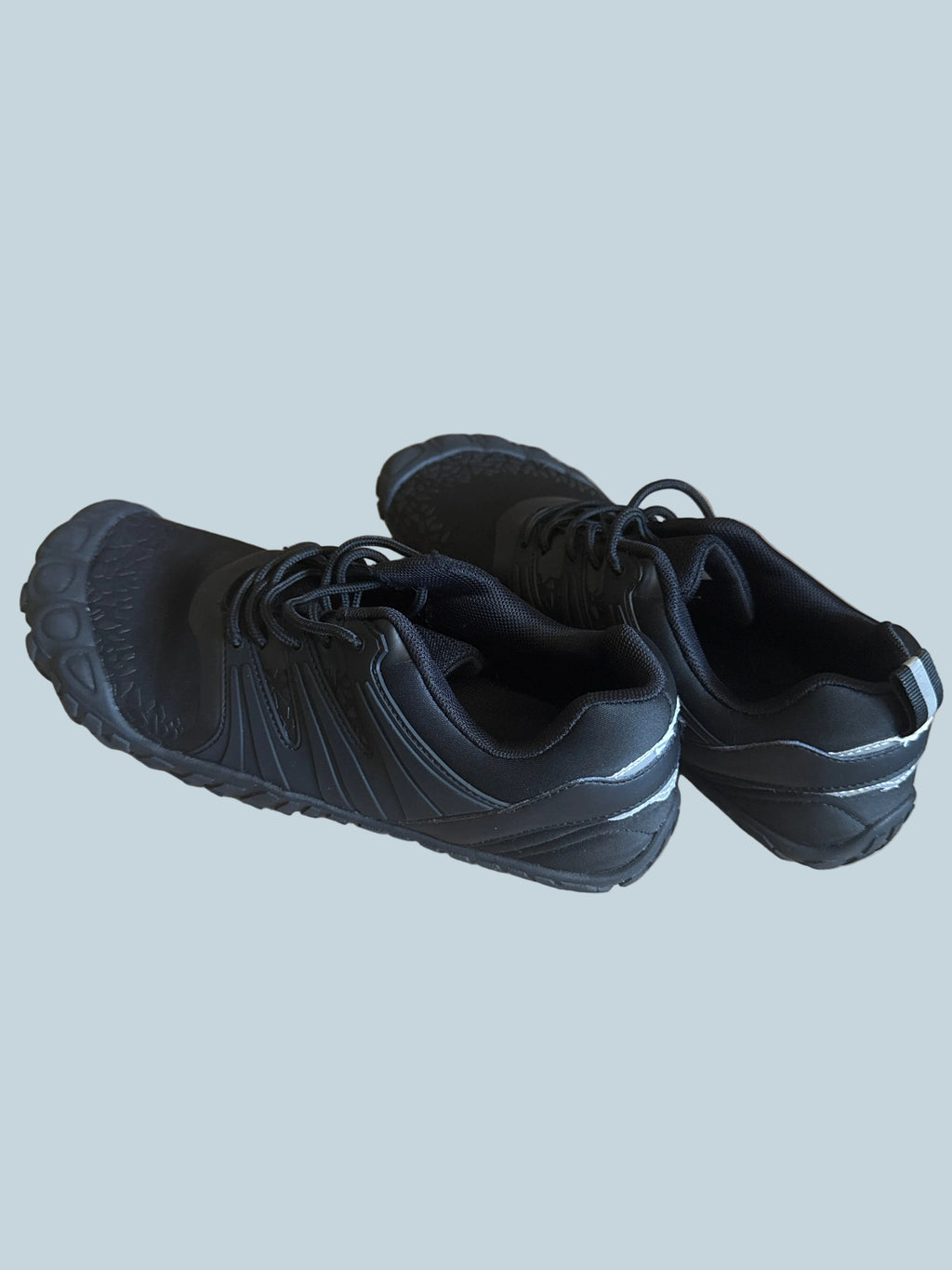 Barefoot Men Athletic Lace Up Shoe. Secondhand. Size 42